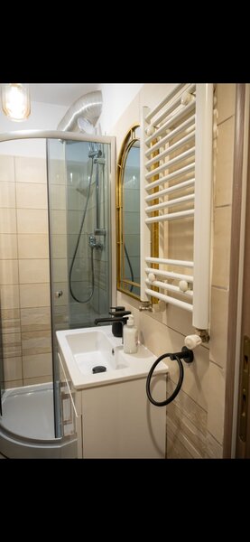 Erou Iancu Nicolae, Zoo